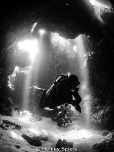 Divers in 'The Cathedral', Cabilao by Henley Spiers 